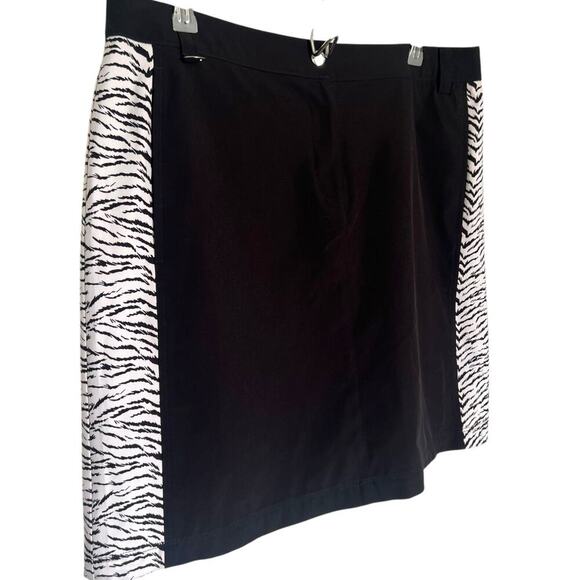 Chicos Womens Zenergy Golf Animal Print Skort Black White Size 2/Large 12 - Picture 3 of 9